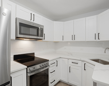 6029 N Winthrop Avenue - Photo Thumbnail 3