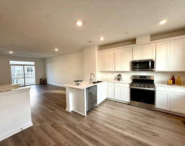 553 Yosemite Way - Photo Thumbnail 11