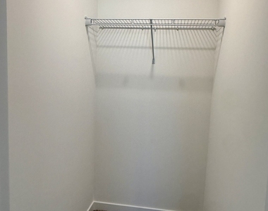 553 Yosemite Way - Photo Thumbnail 6