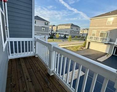 553 Yosemite Way - Photo Thumbnail 17