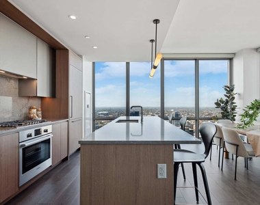 164 N Peoria Street - Photo Thumbnail 3