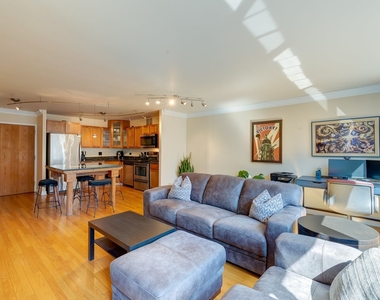 211 E Ohio Street - Photo Thumbnail 4