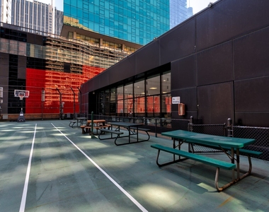 211 E Ohio Street - Photo Thumbnail 16