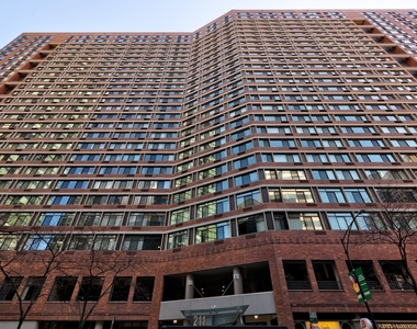 211 E Ohio Street - Photo Thumbnail 21