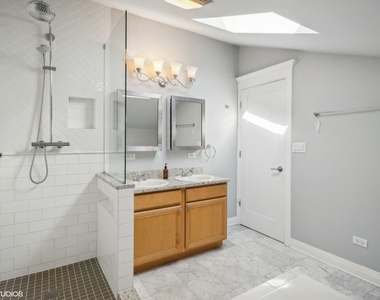3755 N Wilton Avenue - Photo Thumbnail 15