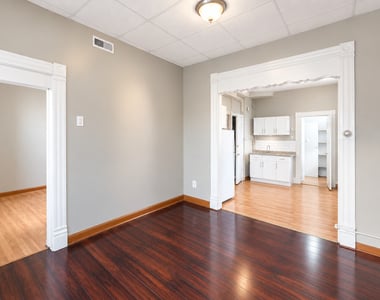 1854 S Ashland Avenue - Photo Thumbnail 3