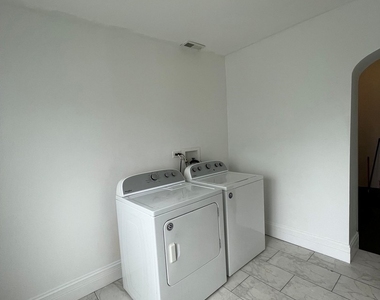 3044 W Jackson Boulevard - Photo Thumbnail 4