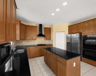 920 Mcdole Drive - Photo Thumbnail 11