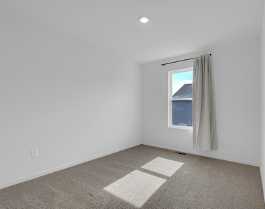 2241 Sassafras Way - Photo Thumbnail 14
