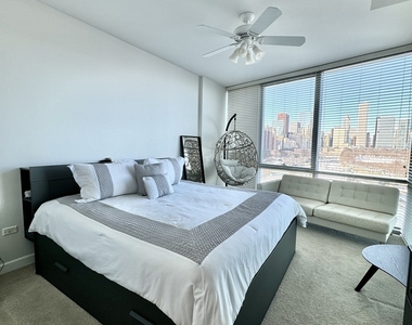 1201 S Prairie Avenue - Photo Thumbnail 9
