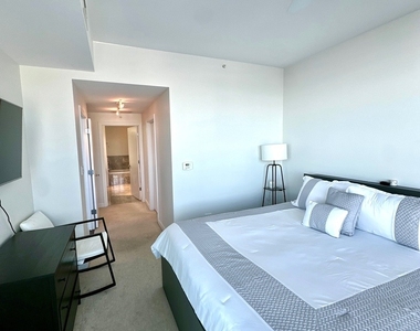 1201 S Prairie Avenue - Photo Thumbnail 10