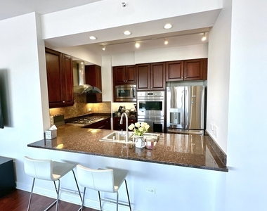 1201 S Prairie Avenue - Photo Thumbnail 7
