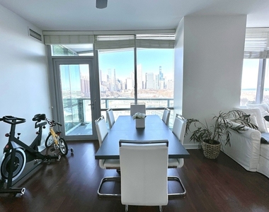 1201 S Prairie Avenue - Photo Thumbnail 6