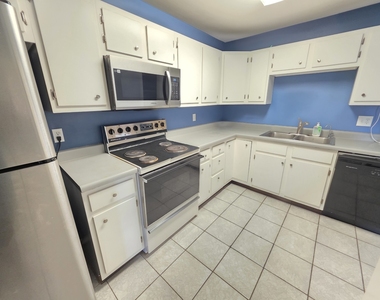 801 Brook Drive - Photo Thumbnail 4