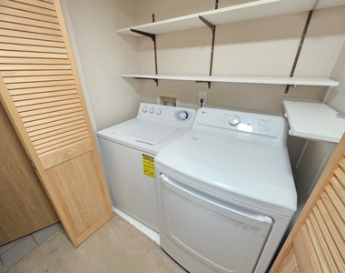 801 Brook Drive - Photo Thumbnail 15