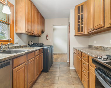 1525 N Patton Avenue - Photo Thumbnail 5