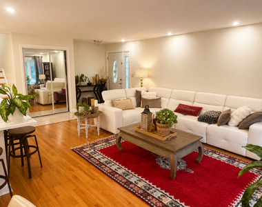 4262 W Pratt Avenue - Photo Thumbnail 1