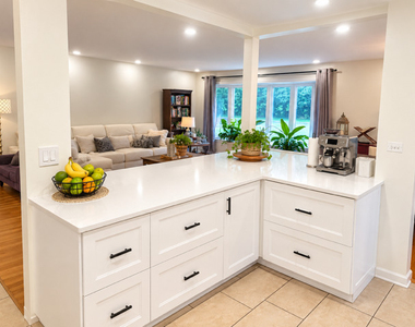 4262 W Pratt Avenue - Photo Thumbnail 5