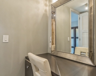 100 E Walton Street - Photo Thumbnail 8