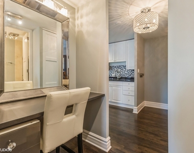100 E Walton Street - Photo Thumbnail 7
