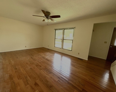 1901 Kenny Avenue - Photo Thumbnail 2