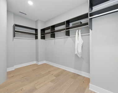 146 W Erie Street - Photo Thumbnail 8