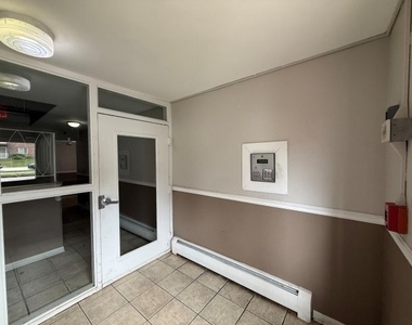 690 Marilyn Avenue - Photo Thumbnail 6