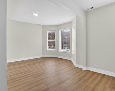 4622 S Calumet Avenue - Photo Thumbnail 4