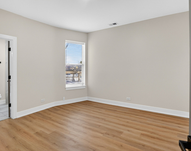 4622 S Calumet Avenue - Photo Thumbnail 8