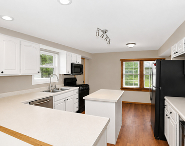 2302 Manor Lane - Photo Thumbnail 9