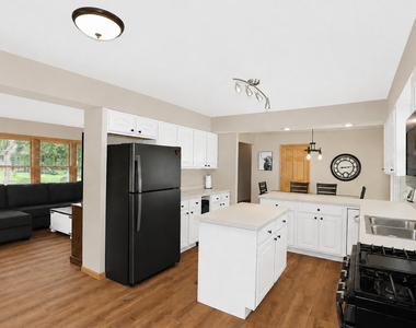 2302 Manor Lane - Photo Thumbnail 8