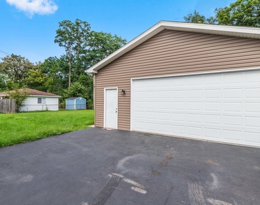 2302 Manor Lane - Photo Thumbnail 27