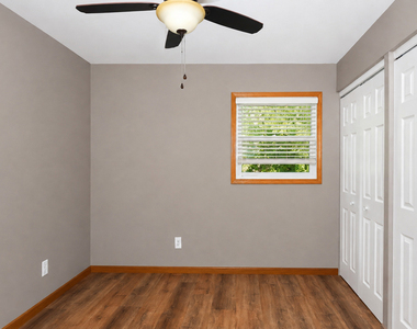 2302 Manor Lane - Photo Thumbnail 16