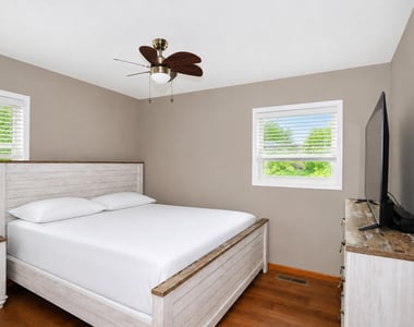 2302 Manor Lane - Photo Thumbnail 13