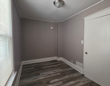309 E 120th Place - Photo Thumbnail 7