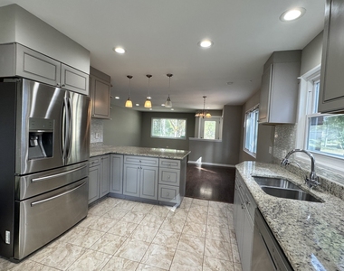 205 W Euclid Avenue - Photo Thumbnail 5