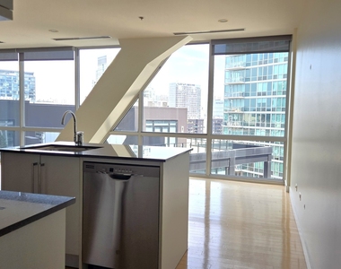 510 W Erie Street - Photo Thumbnail 11