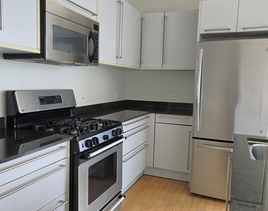 510 W Erie Street - Photo Thumbnail 10