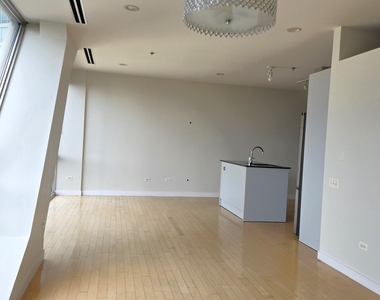 510 W Erie Street - Photo Thumbnail 7