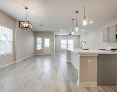 1539 Revolution Way - Photo Thumbnail 3