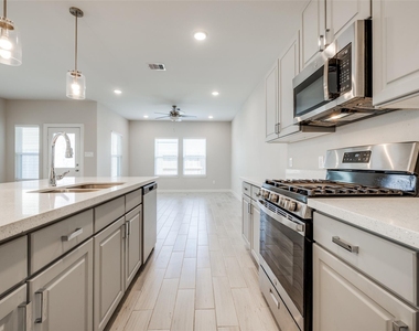 1539 Revolution Way - Photo Thumbnail 14