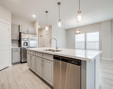 1539 Revolution Way - Photo Thumbnail 12