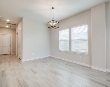 1539 Revolution Way - Photo Thumbnail 5