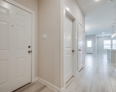 1539 Revolution Way - Photo Thumbnail 2