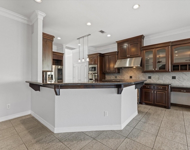98 Victoria Drive W - Photo Thumbnail 13