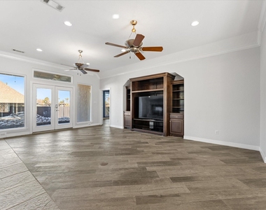 98 Victoria Drive W - Photo Thumbnail 14