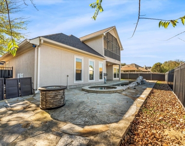 98 Victoria Drive W - Photo Thumbnail 42