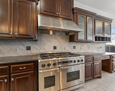 98 Victoria Drive W - Photo Thumbnail 9