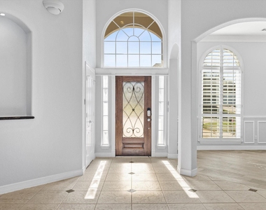 98 Victoria Drive W - Photo Thumbnail 3