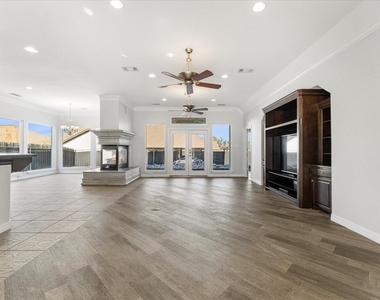 98 Victoria Drive W - Photo Thumbnail 15